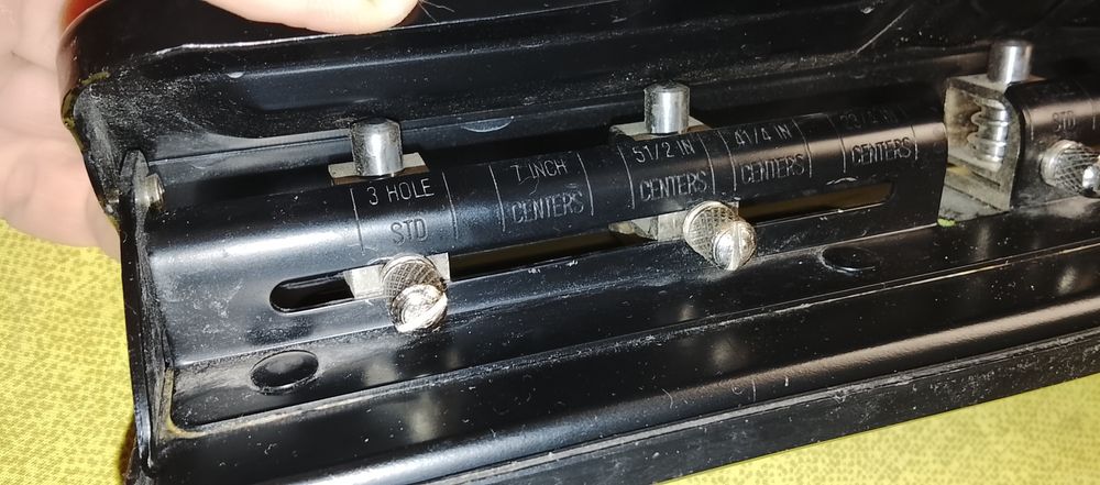 Дырокол для бумаги планера на 4 отверствия формат А4 дирокіл для бумаг
