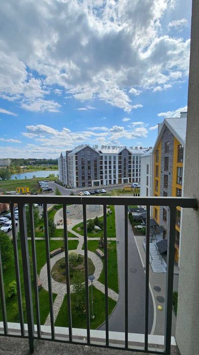 2 к. квартира 85 кв.м. під чистову, розводки, газ. Поряд озеро.
