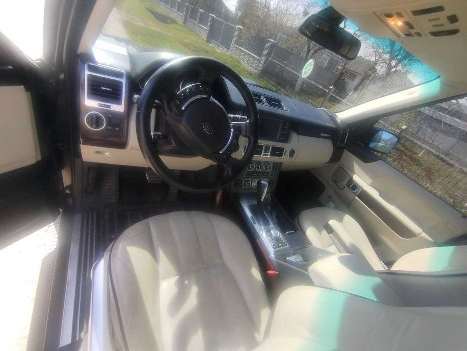 Автомобіль Range Rover