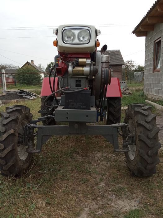 Трактор з мотоблока з плаваючою коробкою.