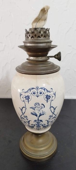 Antigo candeeiro a petróleo francês. Séc xix