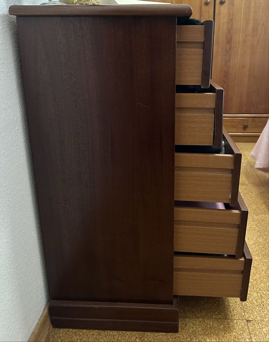 Camiseiro de madeira