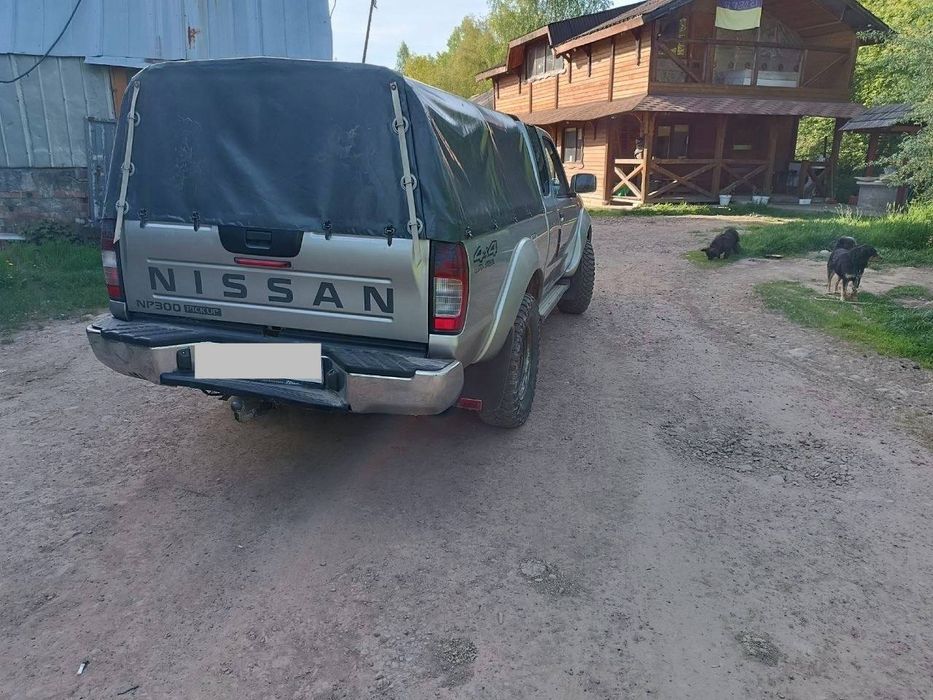 Позашляховик Nissan NP300