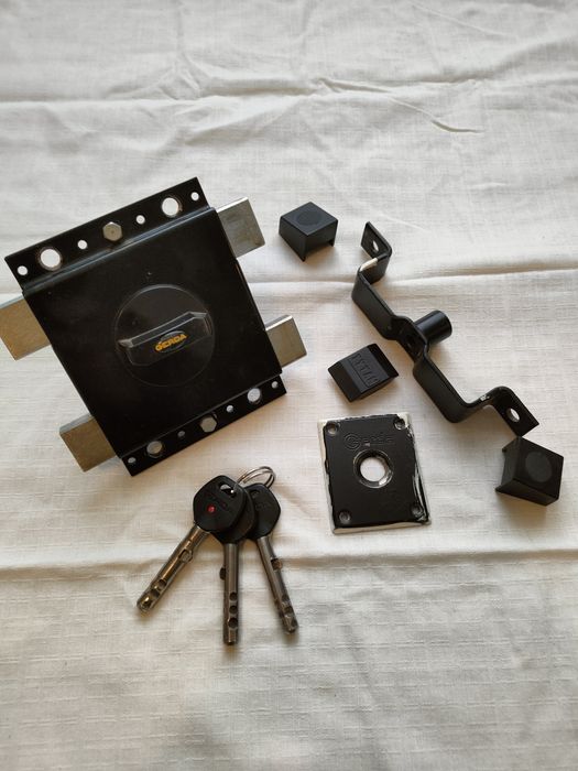 Zamek Gerda Tytan +3 klucze