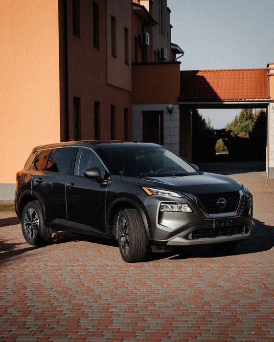 Продається автомобіль Nissan Rogue  Вкладень не потребує, повністю готовий до експлуатації. Комфортний та гарний автомобіль з хорошою комплектацією Адаптивний круїз-контроль • Запобігання зіткнення • Контроль сліпих зон • Контроль за смугою руху • Датчик втоми водія • 2х зонний клімат-контроль • Вибір режимів руху • Повний привід • Безключовий доступ • Віддалений запуск двигуна  Гарний торг біля авто! • Додаткове фото, віде по запиту