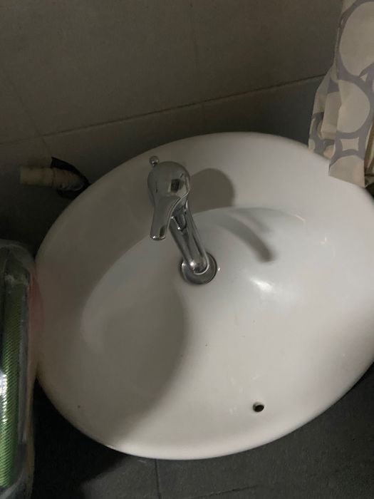 Lavatórios de wc + torneiras + bidé