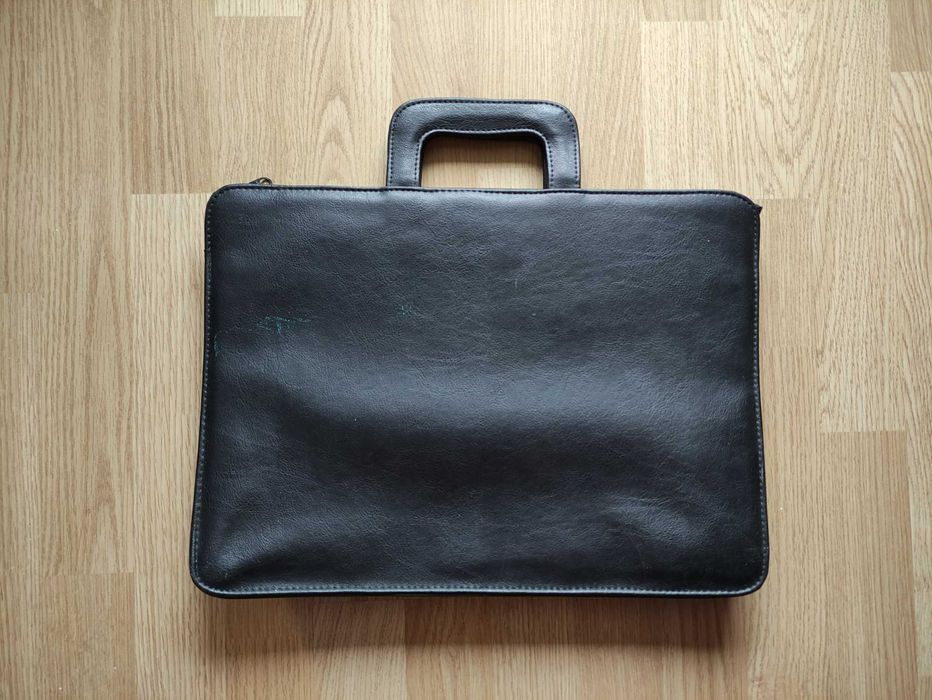 Czarna aktówka ze skóry ekologicznej