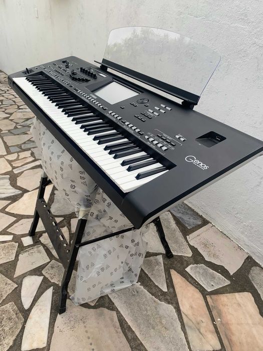 Yamaha Genos Digital Workstation + Colunas Yamaha GNS-MS01