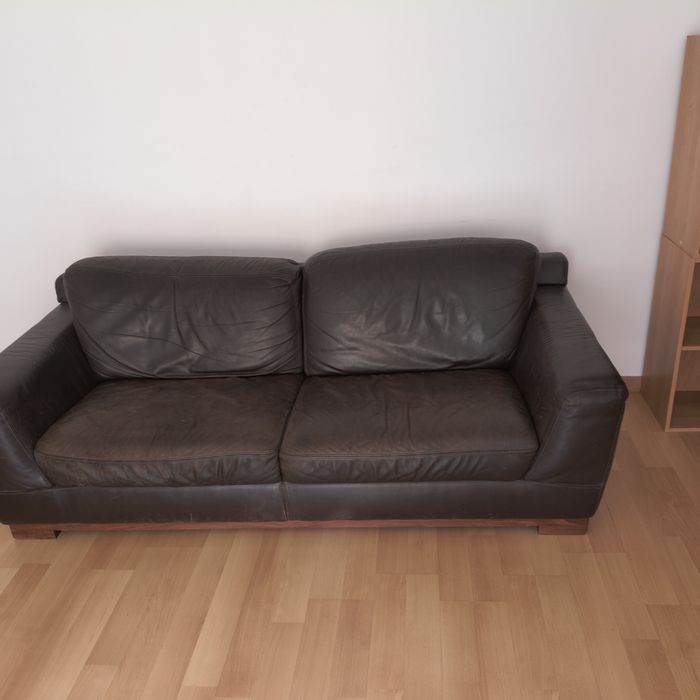 sofa de couro em boas condições