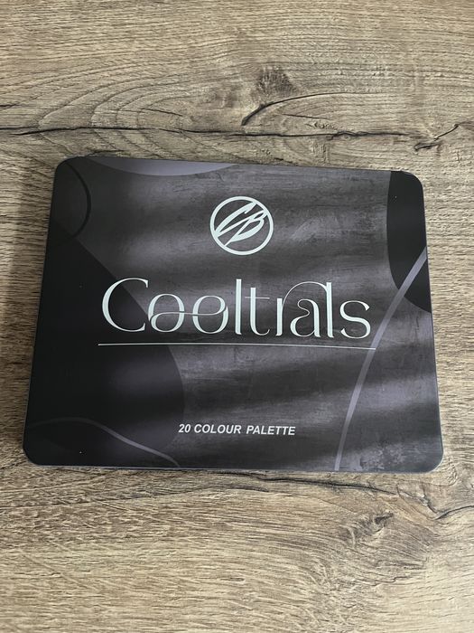 Cosmic Brushes paleta cieni Cooltrals