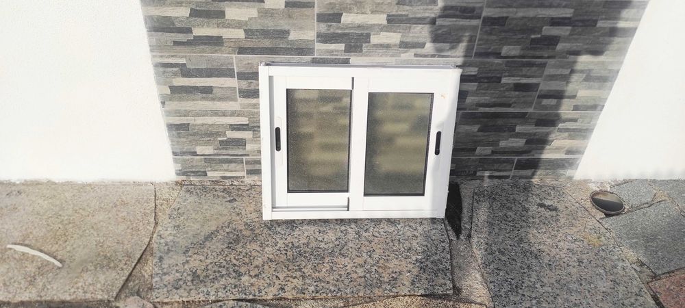 Janela com Aro 60Cm * 50 CM , PVC branco, Vidro opaco