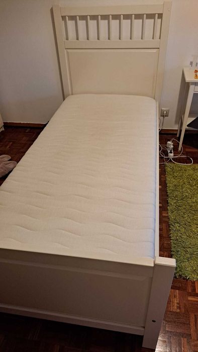Cama de solteiro IKEA HEMNES