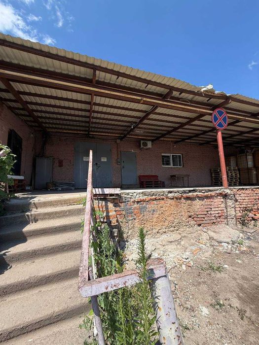 Складське приміщення з рампою