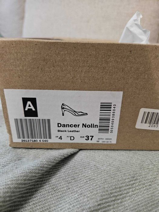 Czarne czółenka skórzane Clarks nowe rozmiar 37