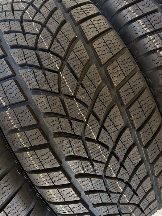 235/55/19 R19 Goodyear Ultra Grip Perfomance GEN1 4шт новые зима