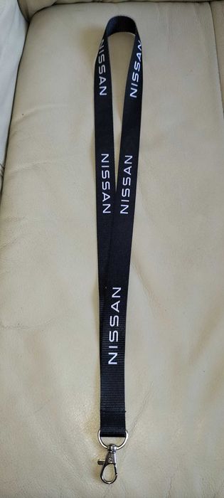 Smycz         Nissan
