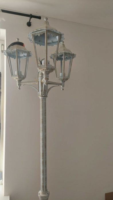 Latarnia zewnetrzna . Latarnia.