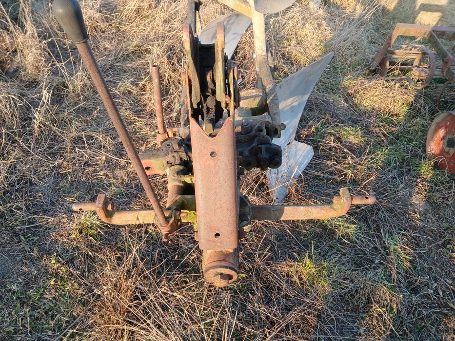 Pług dwuskibowy obrotowy