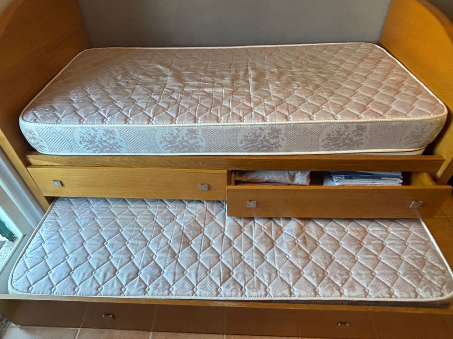 Cama de solteiro com gavetas e cama embutida