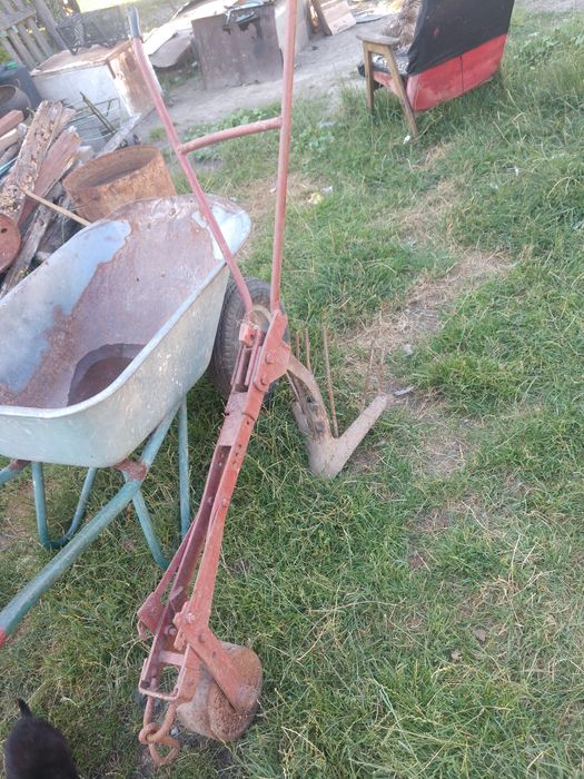 Продам коний плуг,викопуч картоплі і однокорпусний плуг на мінітрактор