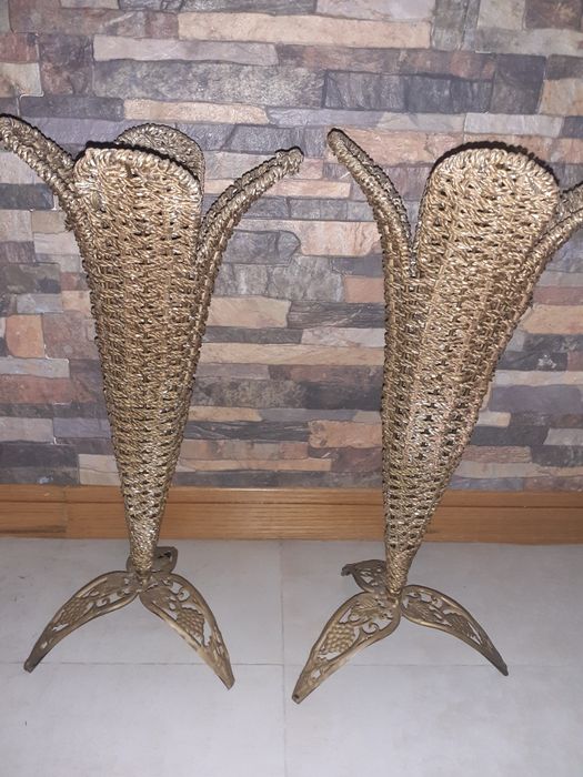 Decoração 2 jarras em verga douradas