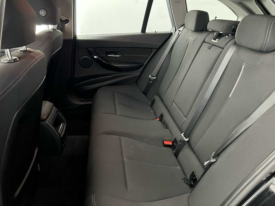 BMW 318D TOURING (AUTO)