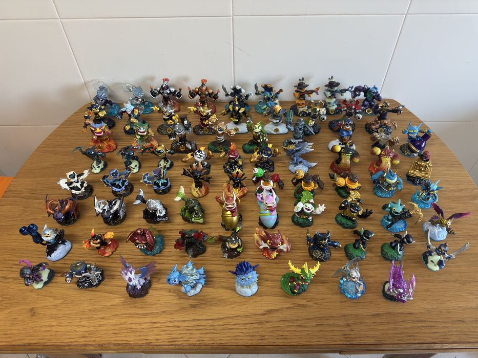Coleção de Skylanders e Disney Infinity
