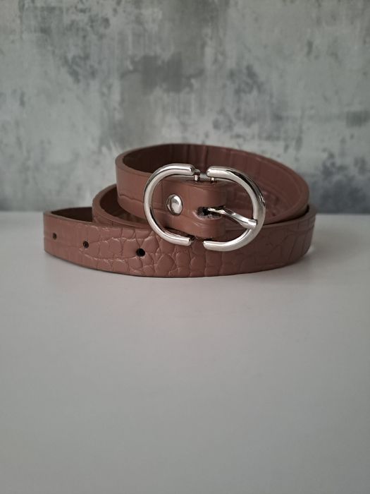 Brązowy damski pasek cienki (2 cm) ze srebrną klamrą