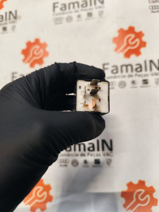 Réle  - 443951253AA - AUDI A6 C6 (4F2)