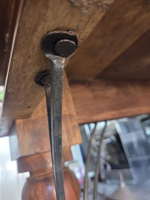 Mesa de jantar  em madeira exótica