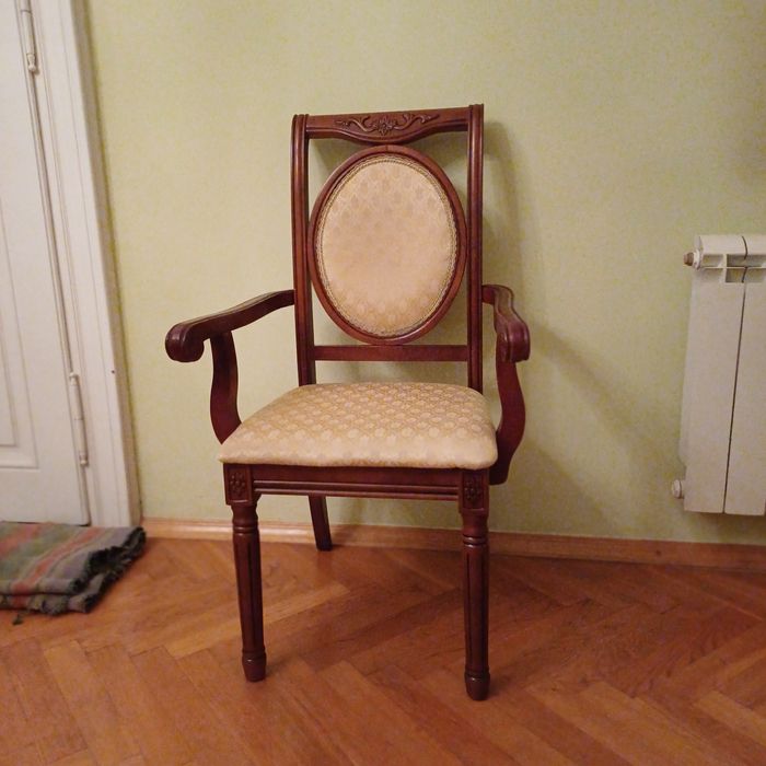 Крісло деревяне висота 102см.