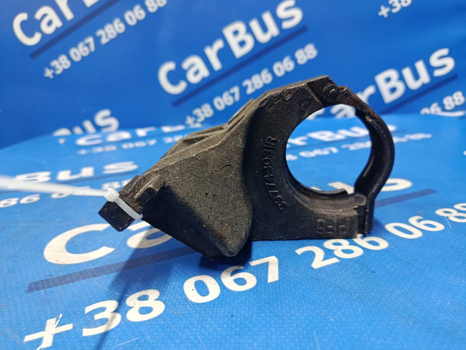 Кронштейн півосі Renault Trafic 3 Opel Vivaro  Трафик Виваро