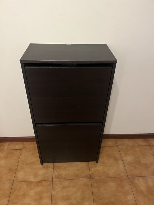 Sapateira de madeira