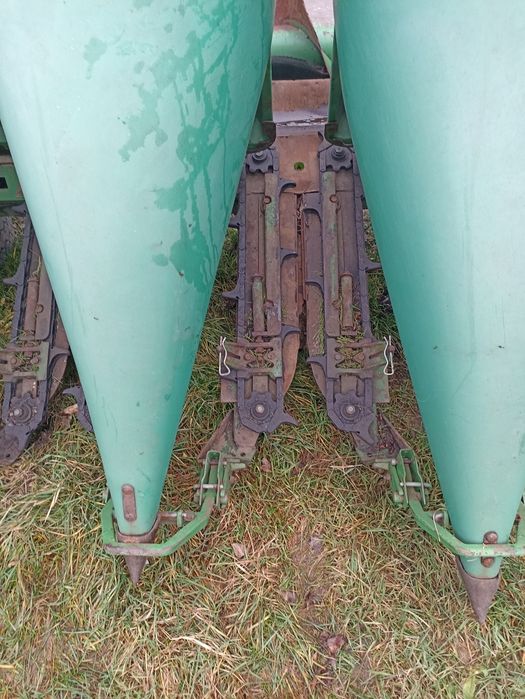 Продам жатку кукурудзну Джон дир