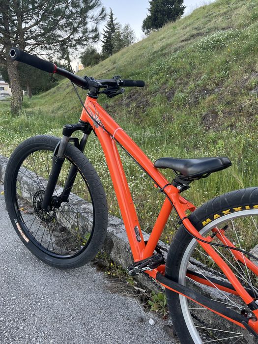 Bicicleta nova grau