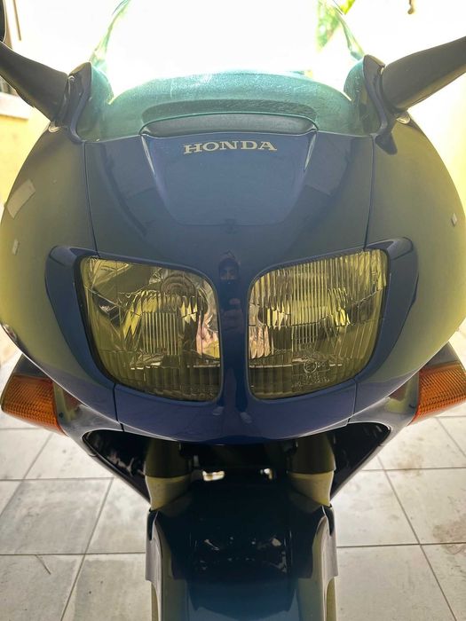Honda VFR 750F (RC36) V4