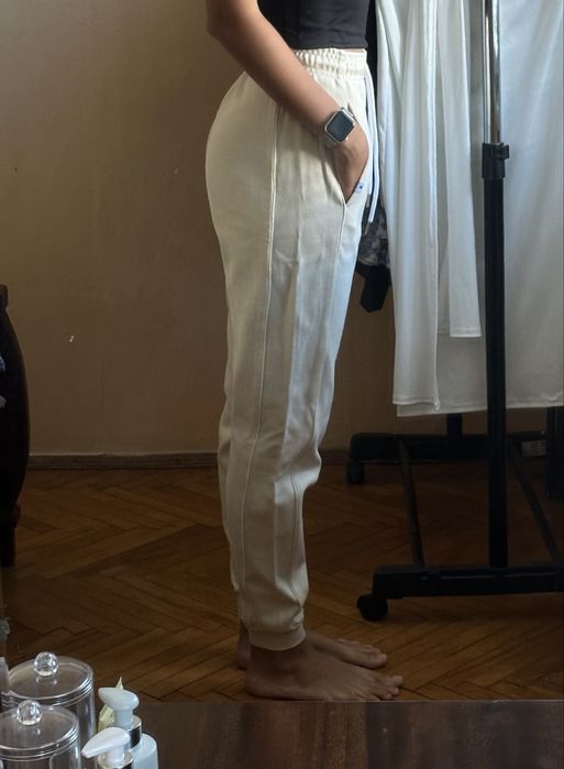 Бежеві спортивні стани Staff
