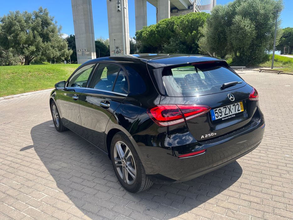 MERCEDES-BENZ A250e Pack Premium Plus full extras com apenas 31.000km