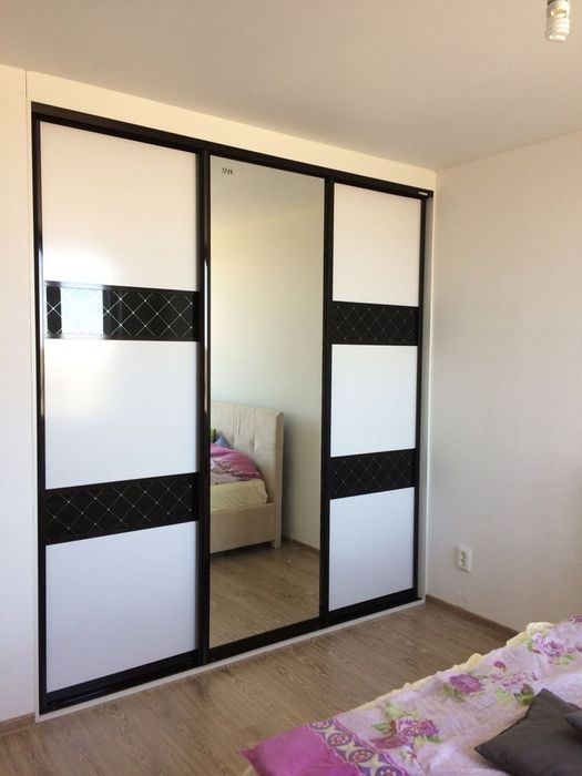 Двері розсувні окремо,  шафи купе з установкою.  Усе по вашим розмірам