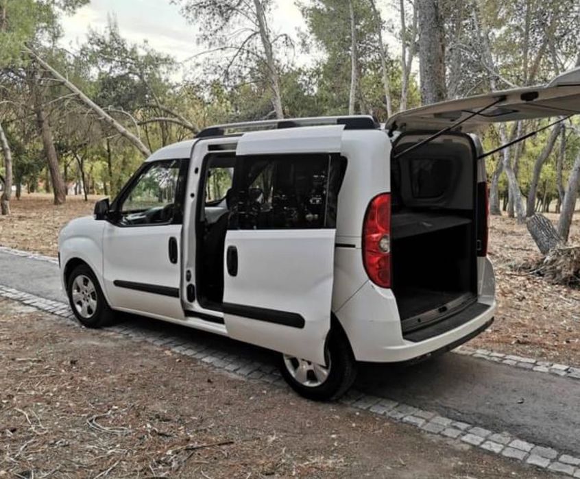 Fiat Doblo 2012 5 lugares (a trabalhar com motor avariado)