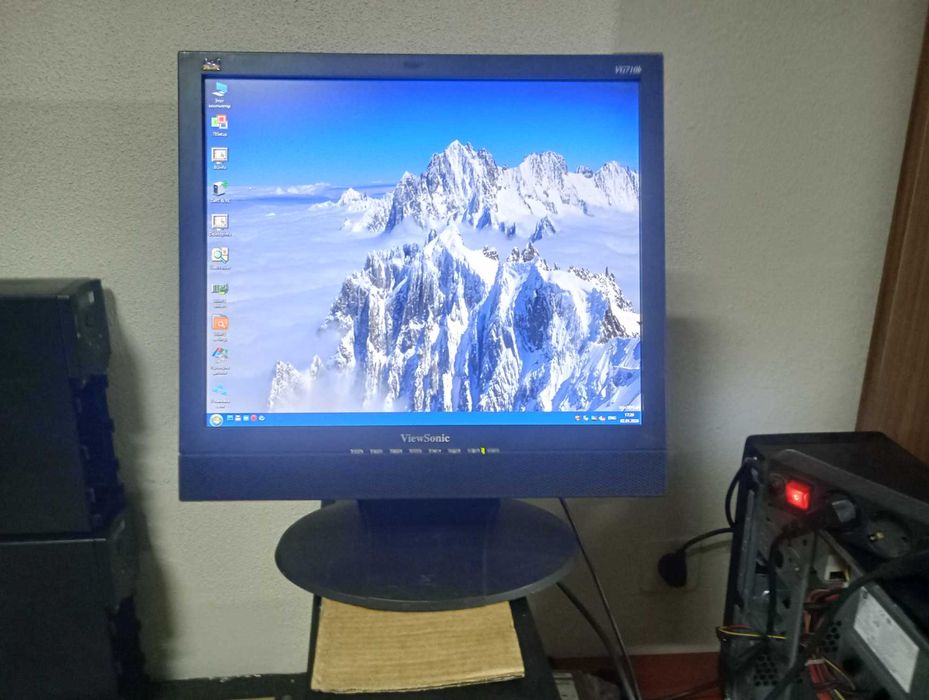 Монітори 17" 12 Вольт (5:4) з динаміками