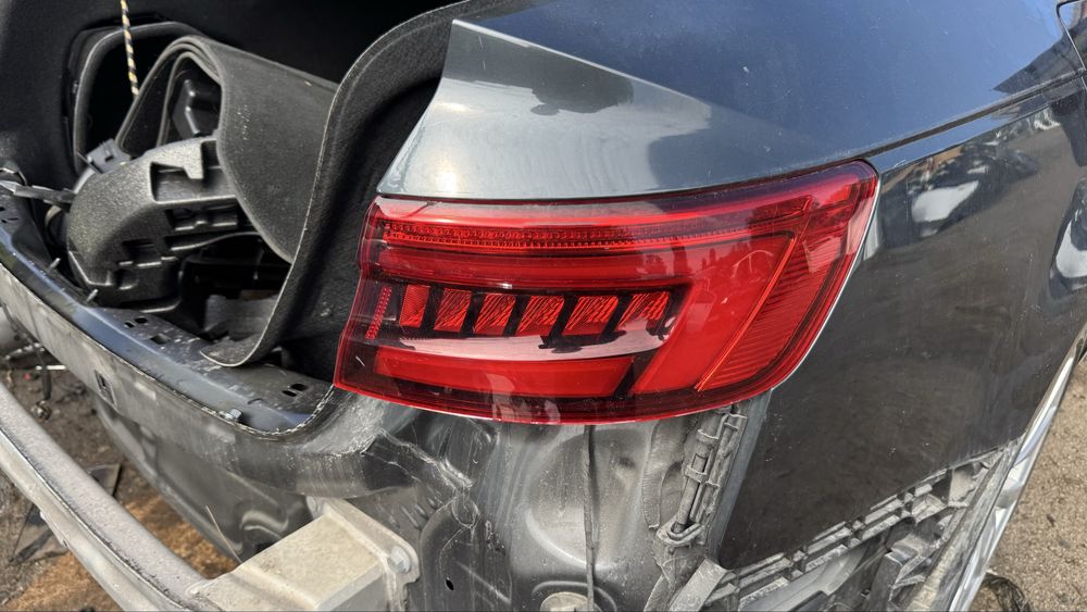 Задній правий фонарь в крило Audi A4 B9 2017 usa