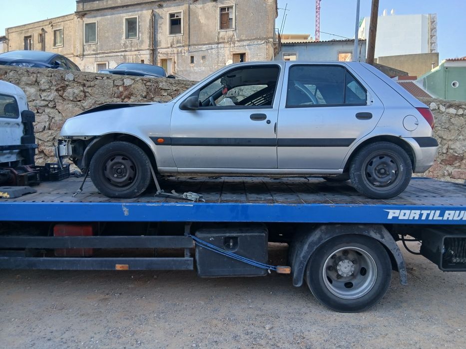 Vendo o carro de mecânica está bom