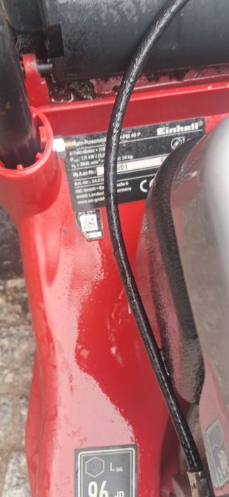 Mała kosiarka z koszem