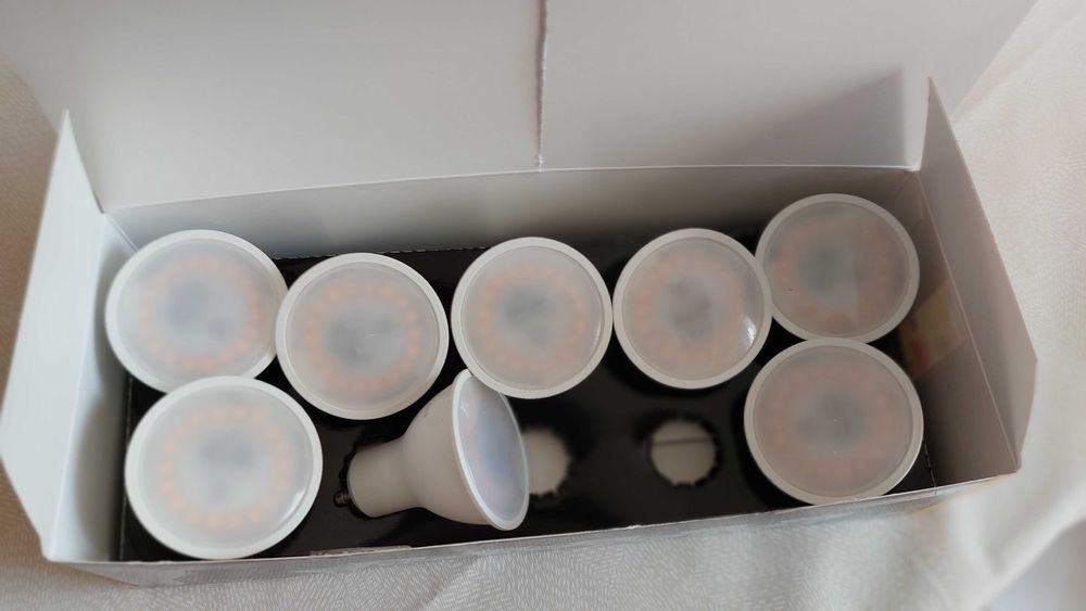 kinkiety komplet 2 i 3 światła i 8 nowych nieużywanych żarówek.