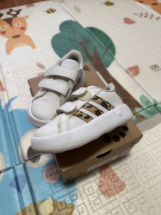 Зимові чоботи уггі дутікі сапоги zara 24 кросівки лео adidas 25