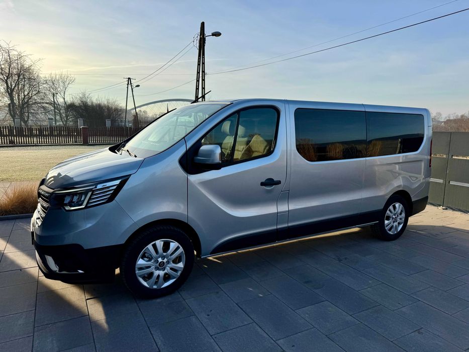 Wynajem busa 9 osobowego Renault Trafic long 2025r