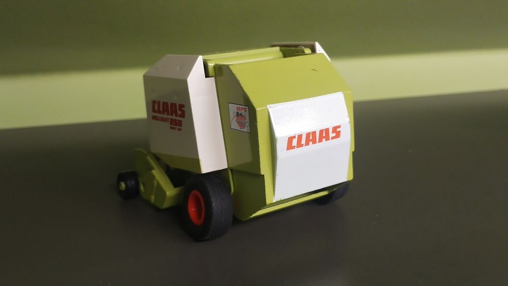 Siku prasa Claas 1:32