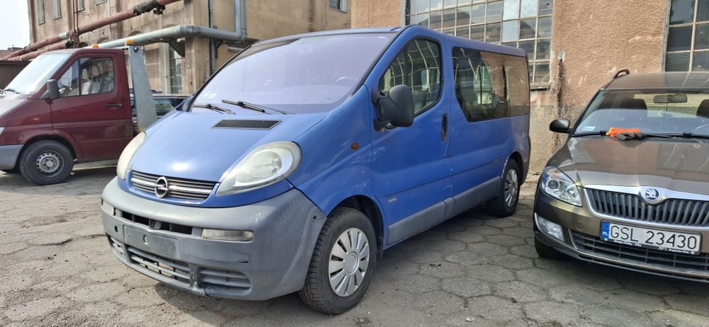 Opel Vivaro Renault Trafic diesel 9 osobowy hak zarejestrowany