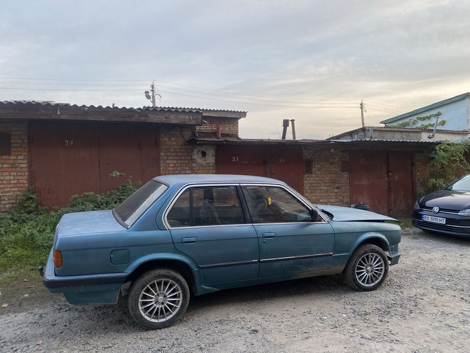 Продам BMW E30 316I